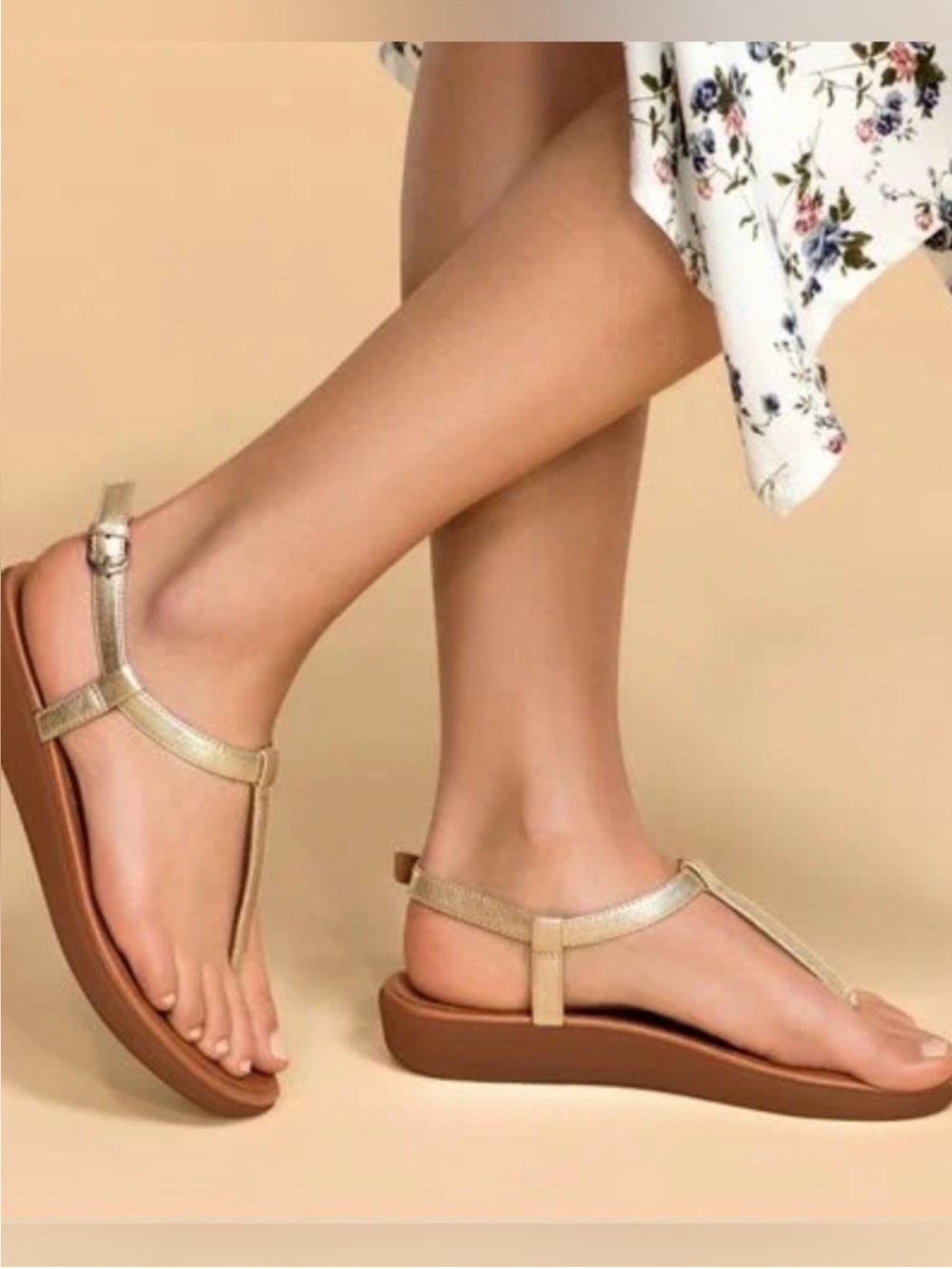 FitFlop Tia Leather Metallic Gold Toe-Thong Sandals Size 8